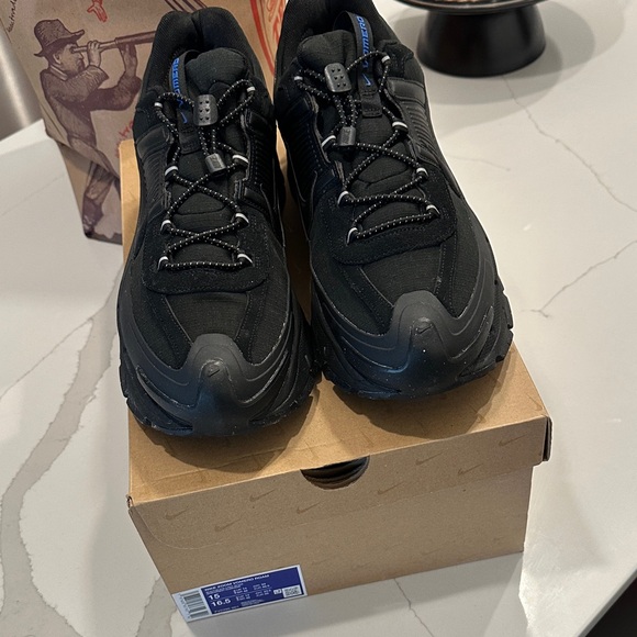 Nike Men's Black Athletic Shoes - Picture 1 of 12